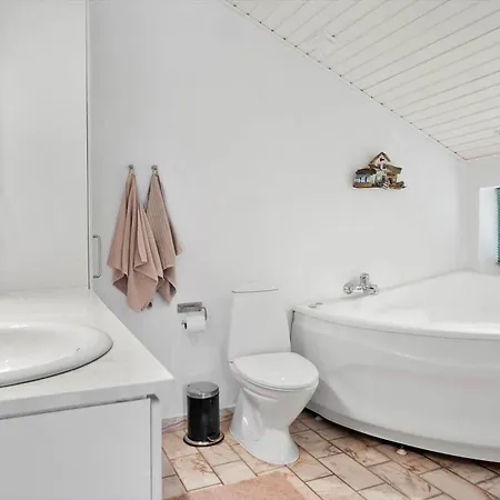 40565-juelsminde-pot-strandby-289 Дом отдыха *