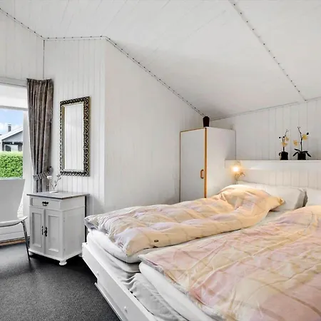 40565-juelsminde-pot-strandby-289 Дом отдыха *